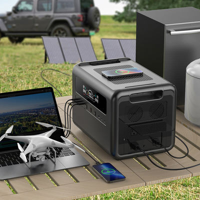 L'affichage à cristaux liquides montrent la batterie solaire portative du générateur LiFePO4 à C.A. Intput de la centrale 2304Wh 1200W pour le camping